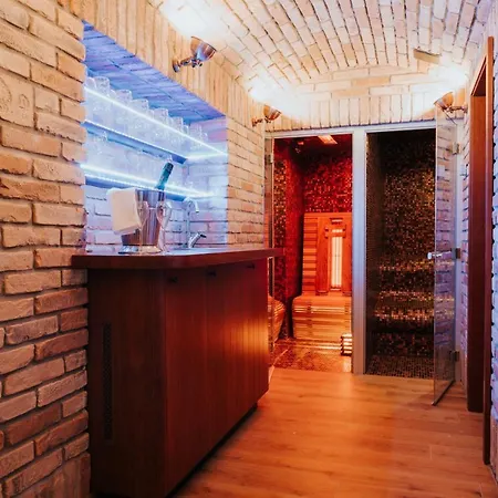 Ξενοδοχείο Wellness Smaragd Πιεστάνυ